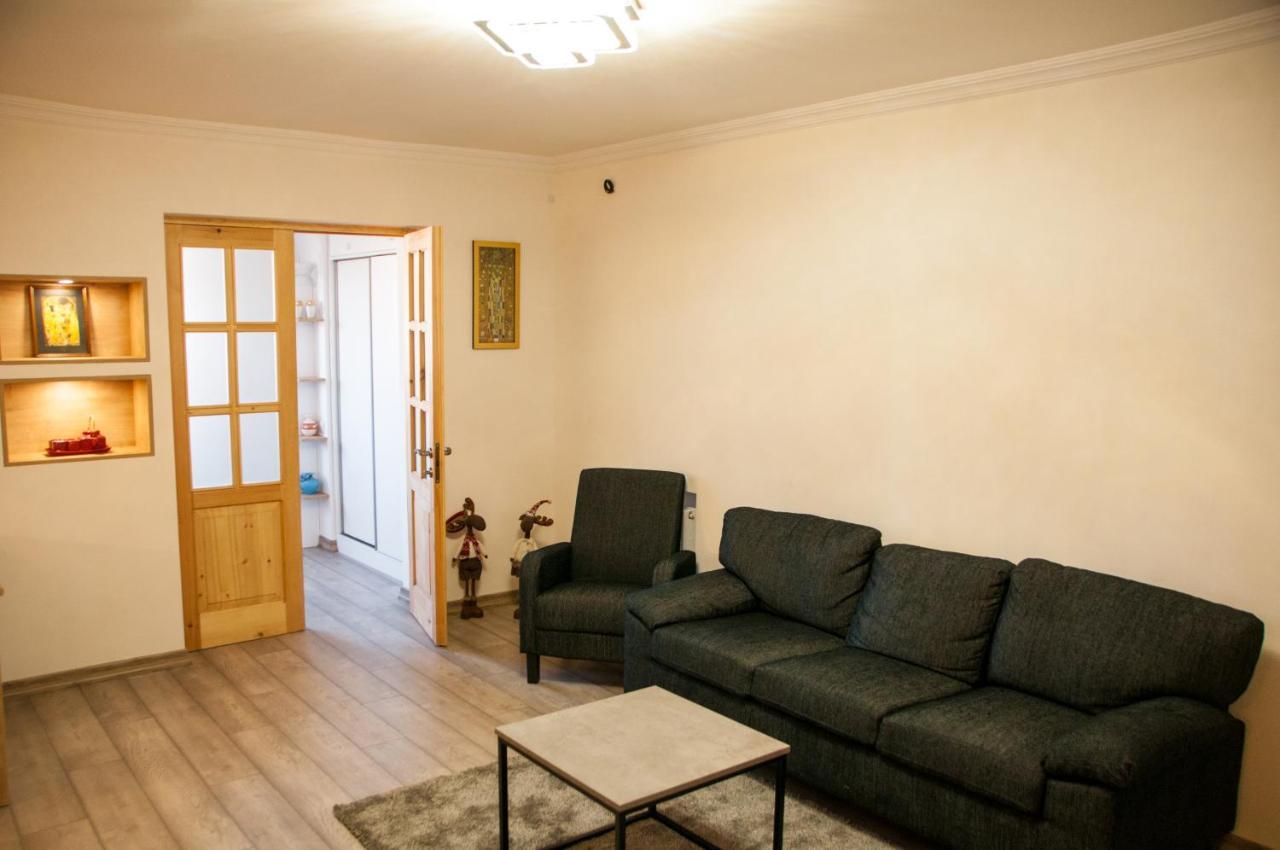 Apartment Near Church Tbiliszi Kültér fotó