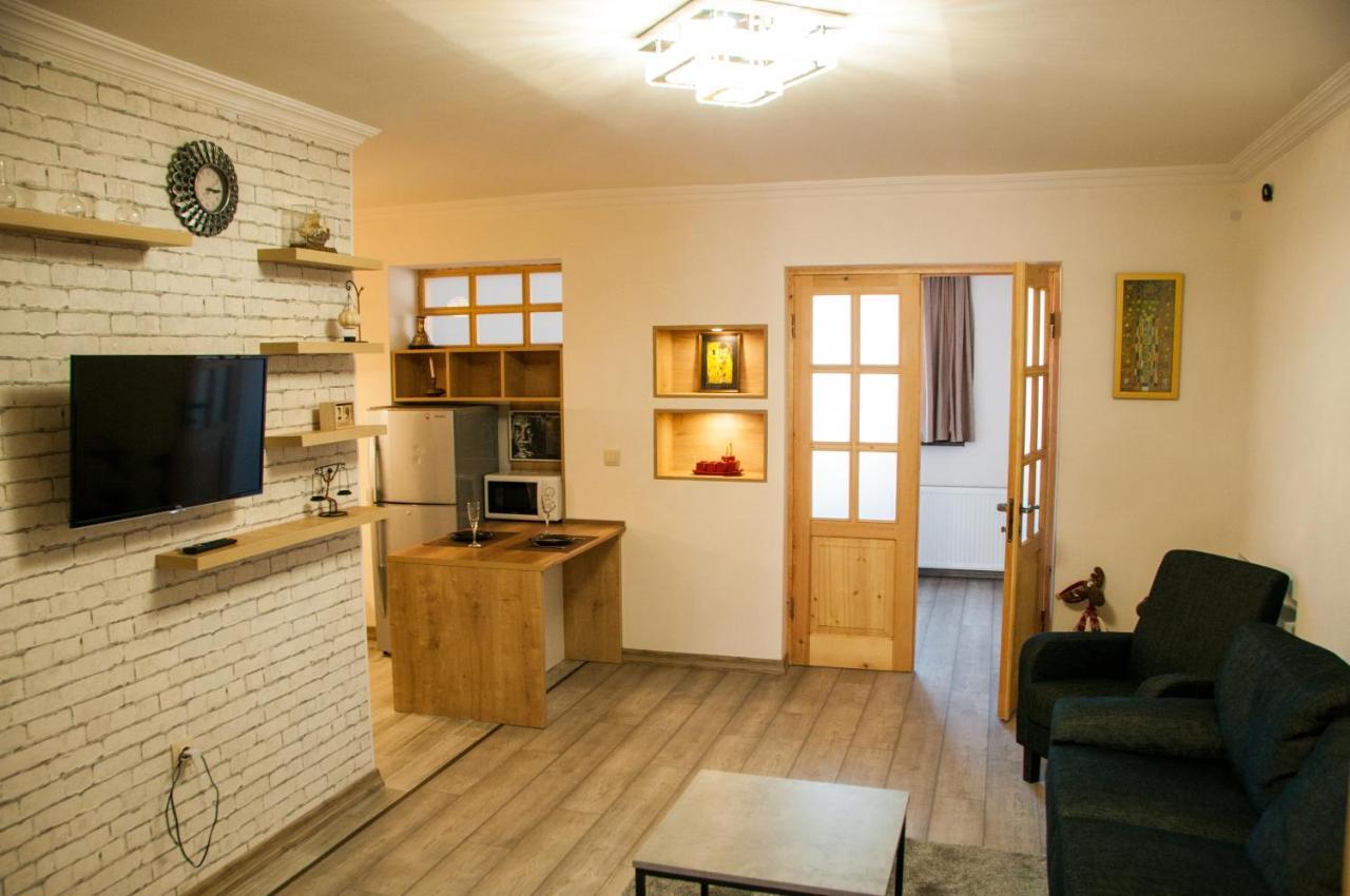 Apartment Near Church Tbiliszi Kültér fotó